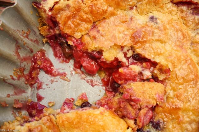 Blueberry and strawberry pie recipe | Milk and Cookies 